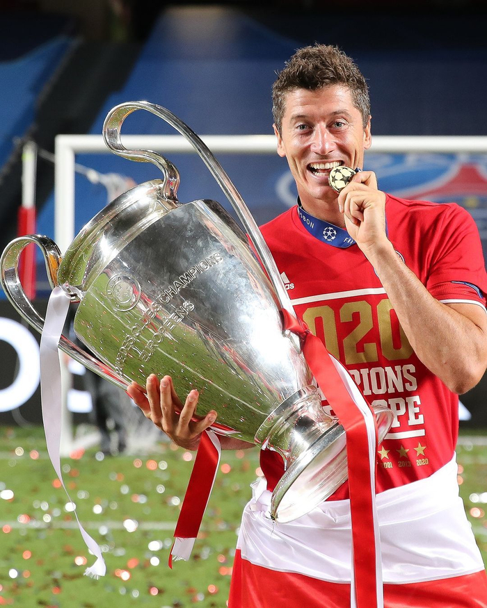 记者：加拉塔萨雷希望免费租借萨拉赫，合同半年800万欧