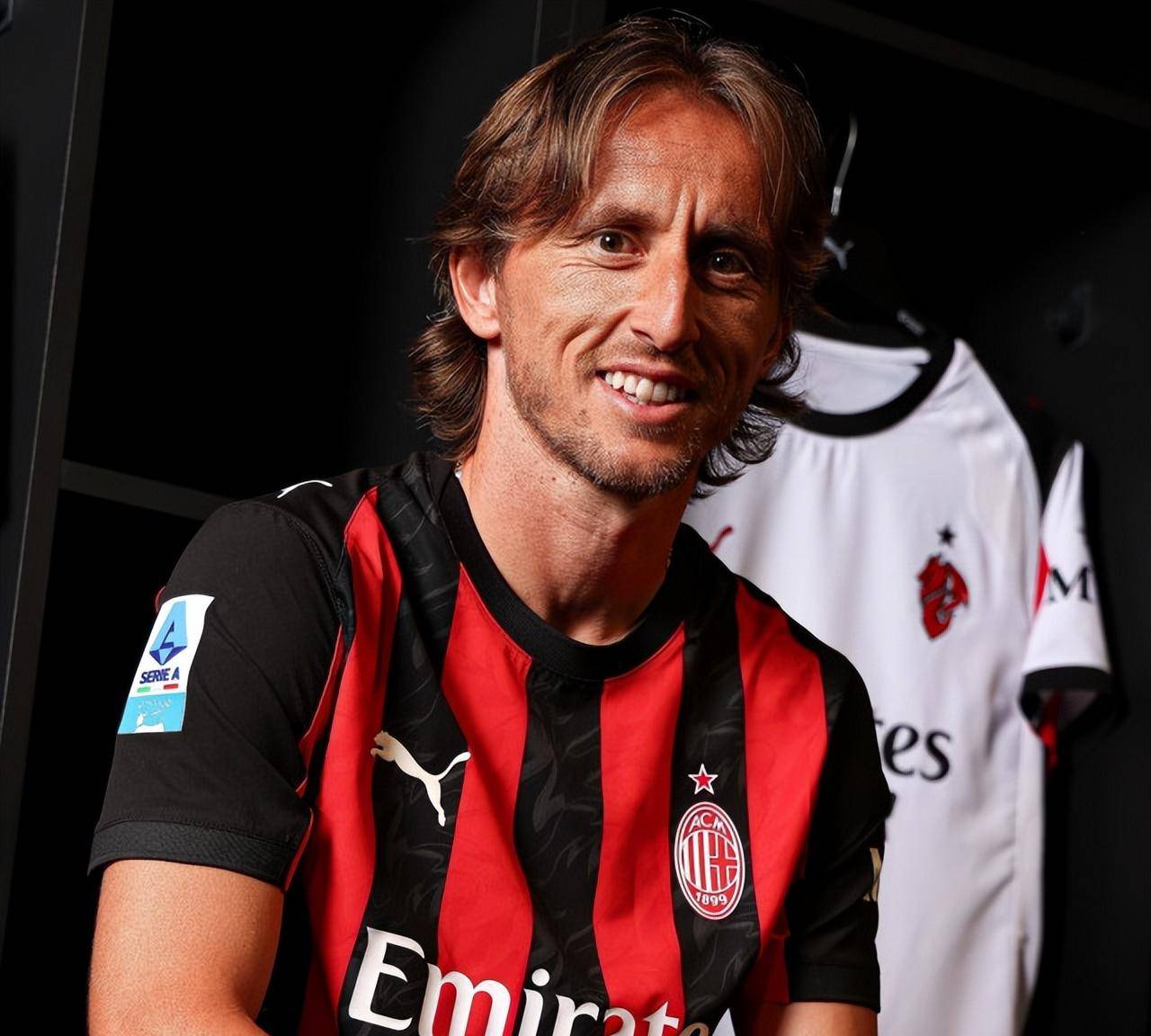 中后卫超长奔袭破门，帅炸了