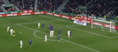 被罚下2人后输球！皇马电视台愤怒：内格雷拉制造的裁判