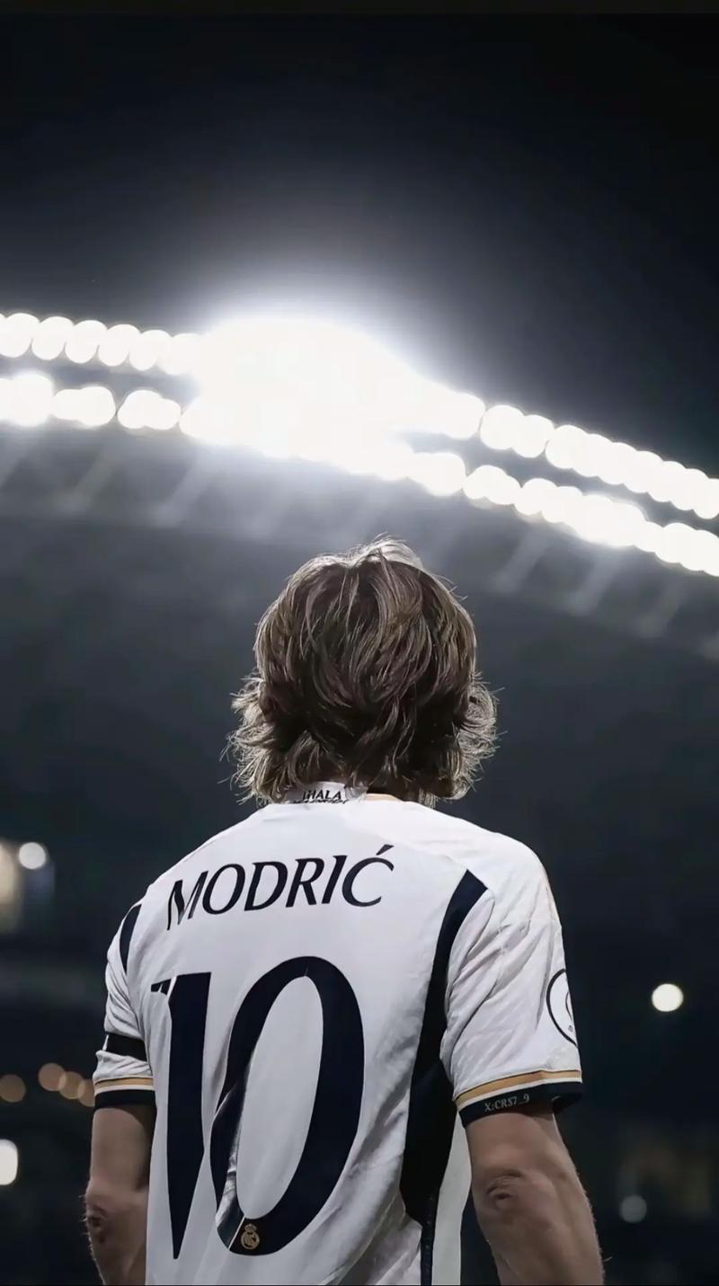 国足新主帅引发热议