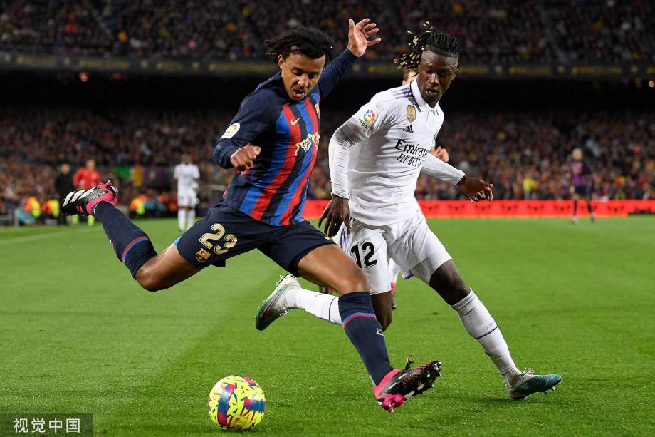 Shams：雄鹿球星字母哥因右小腿拉伤将缺席2-4周