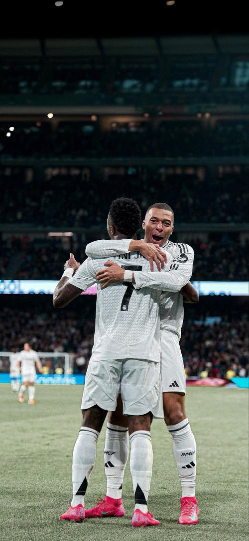 交易尘埃落地，图片报：帕利尼亚也已与热刺达成协议